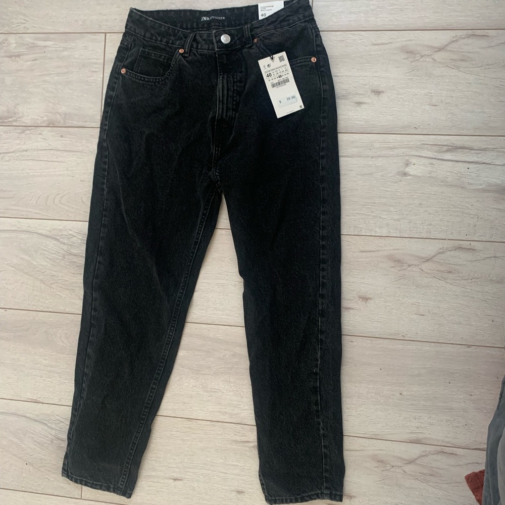 Classic high-rise mom jeans